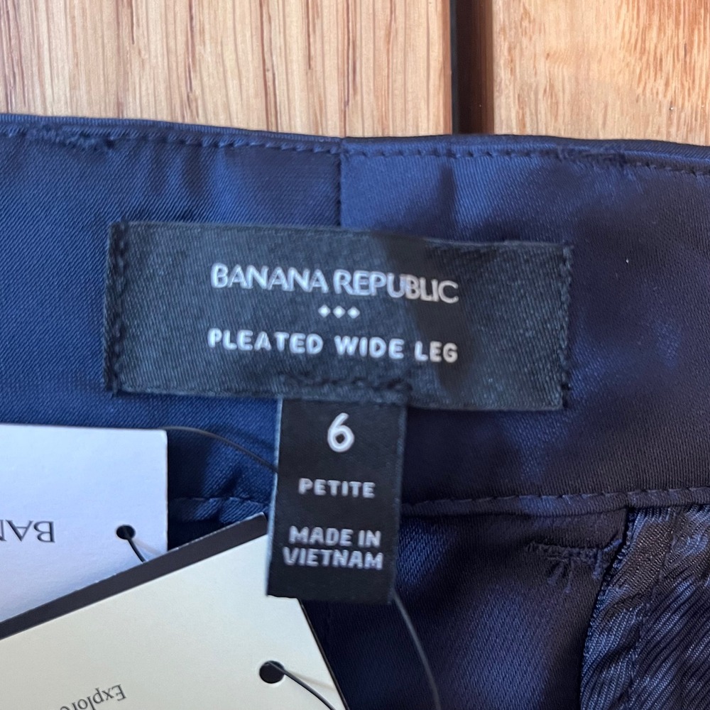 Banana Republic Pleated Wide Leg Trousers Women Size 6P Navy Blue Quiet Luxury - Picture 4 of 9